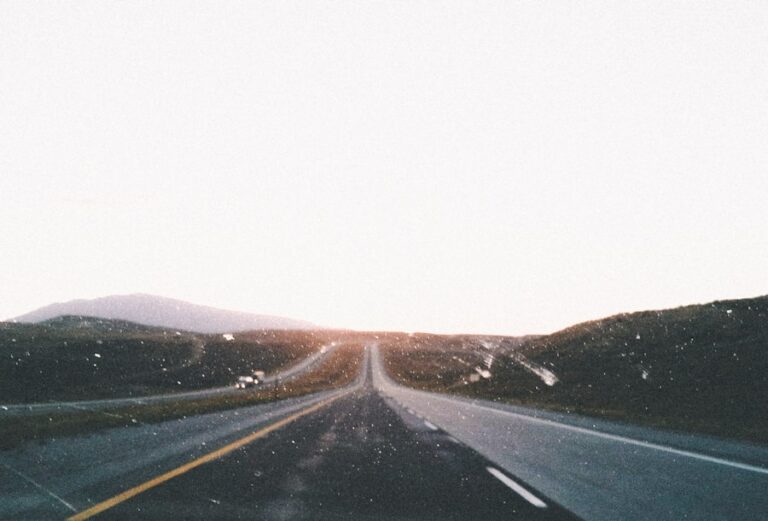 Visele despre drumuri și ce semnificație au legat de direcția pe care o alegi în viață