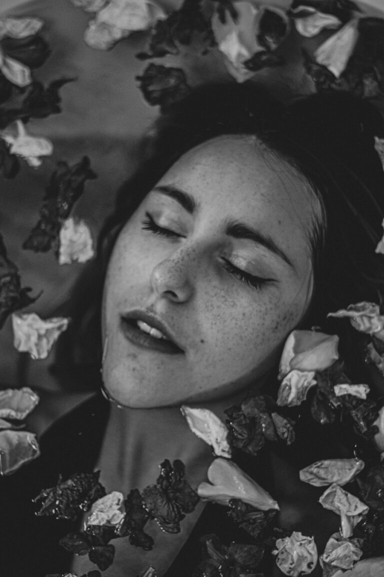 Ce înseamnă când visezi că ești îngropat și ce semnificație are visul legat de sentimentul de sufocare