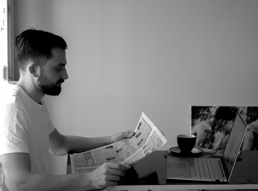 Photo online news reading analysis research tips